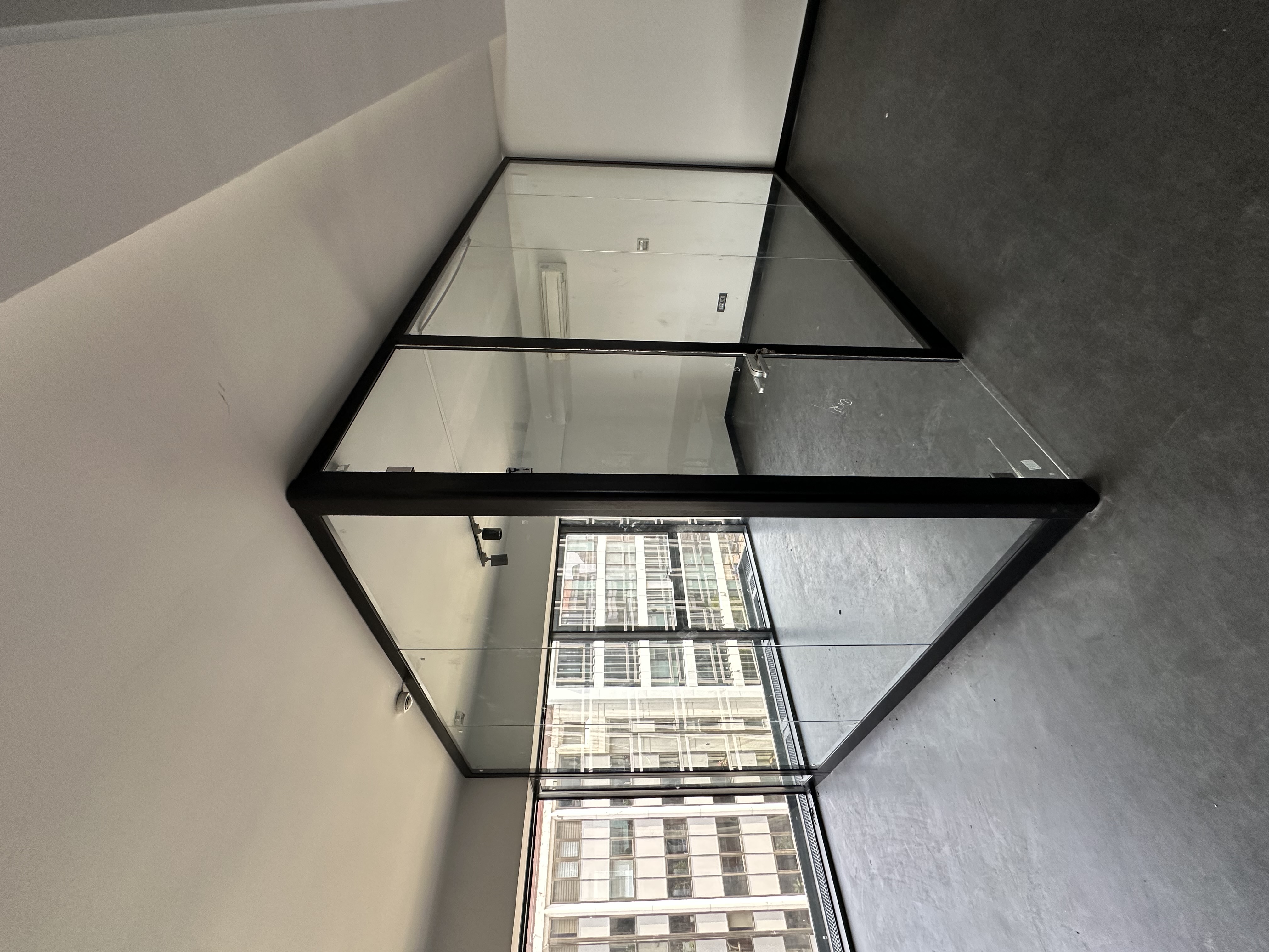 Ofis showroom cam vitrin sistemi