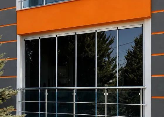 Karabağlar'da uygulanan sürme cam balkon sistemi